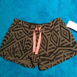 Lululemon Spring Break Away Shorts Size 12